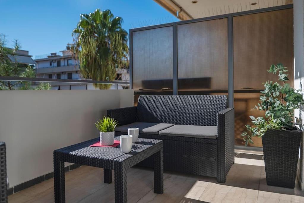 Beautiful Apt In Glyfada Center, Papandreou Street Atene Esterno foto